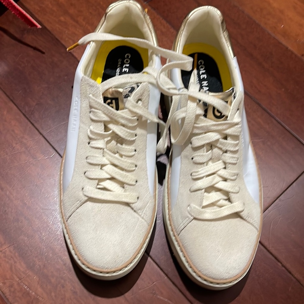 snickers- excellent condition